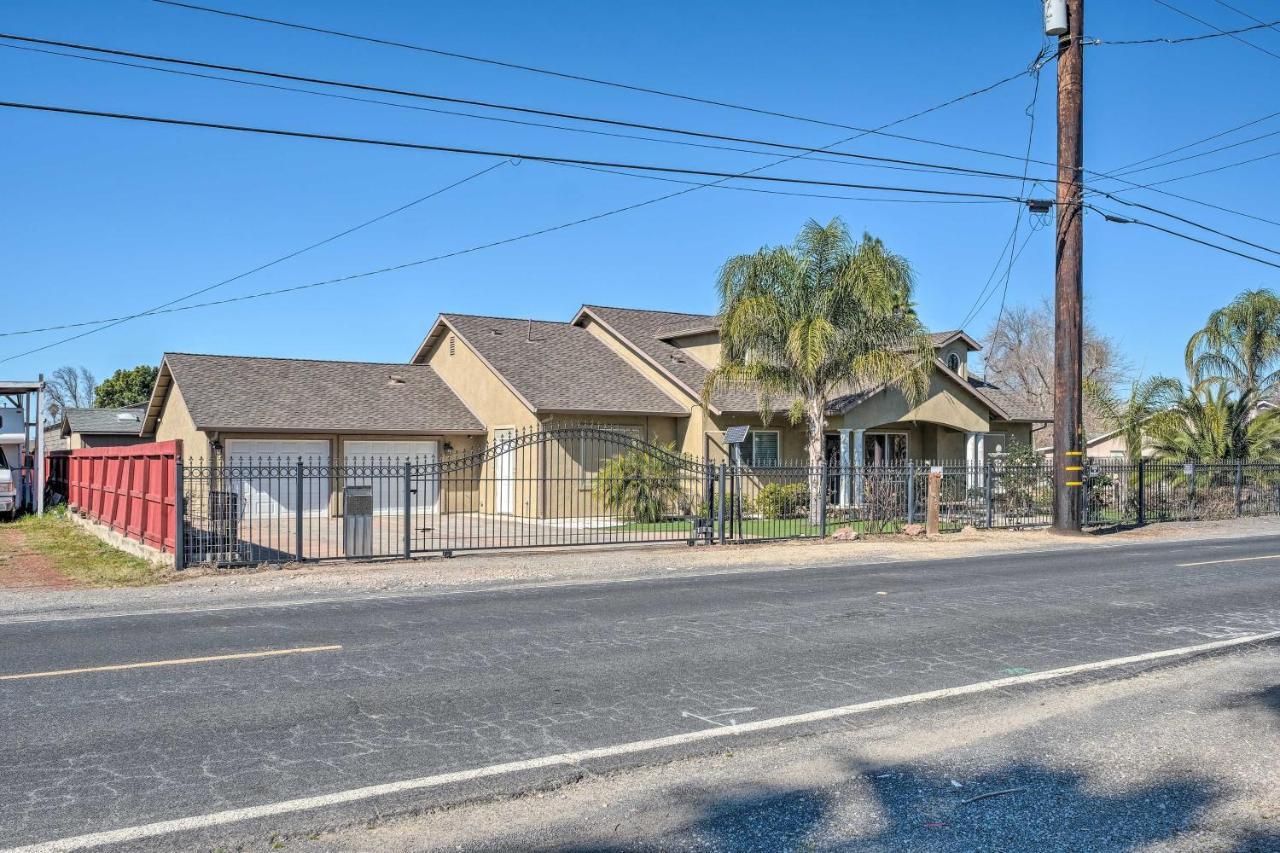 Manteca Home With Gated Yard About 2 Mi To Downtown Eksteriør billede