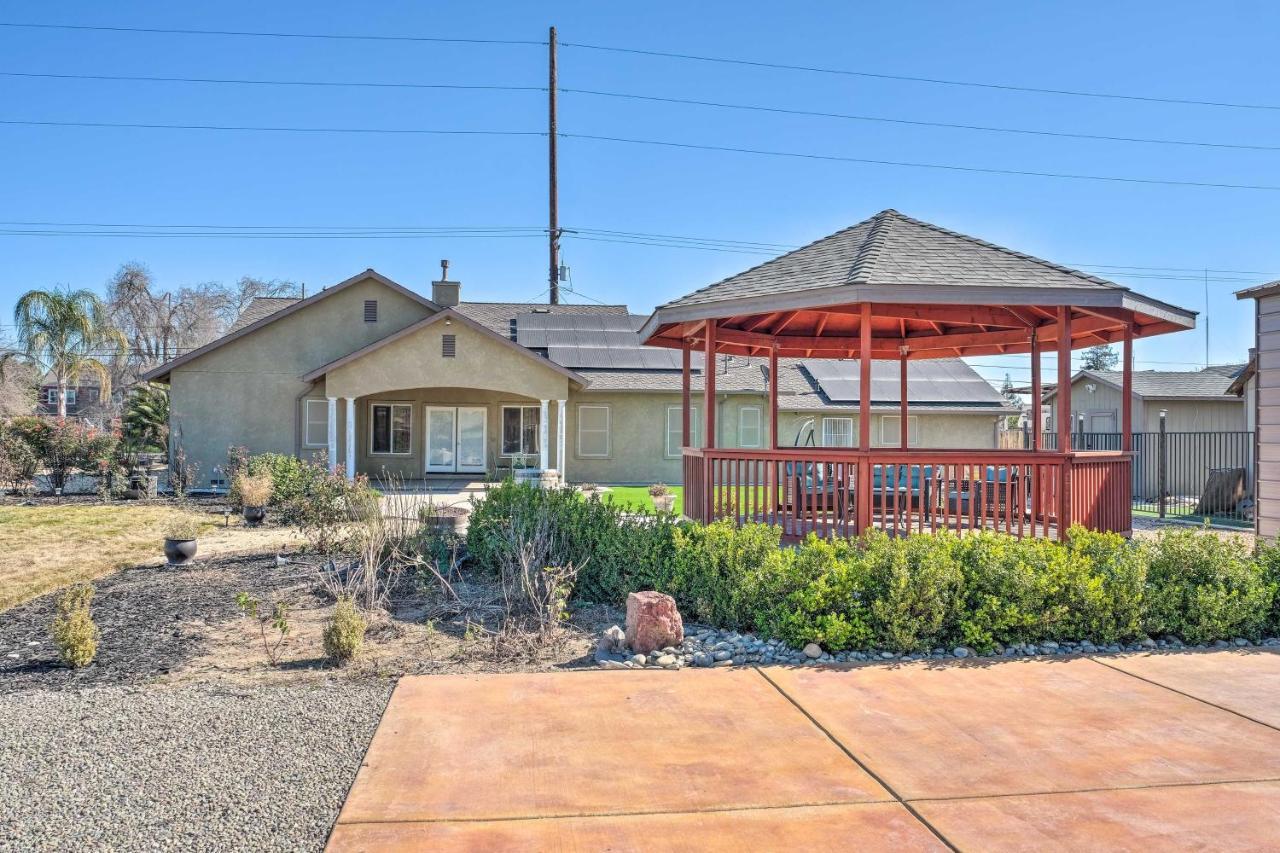 Manteca Home With Gated Yard About 2 Mi To Downtown Eksteriør billede