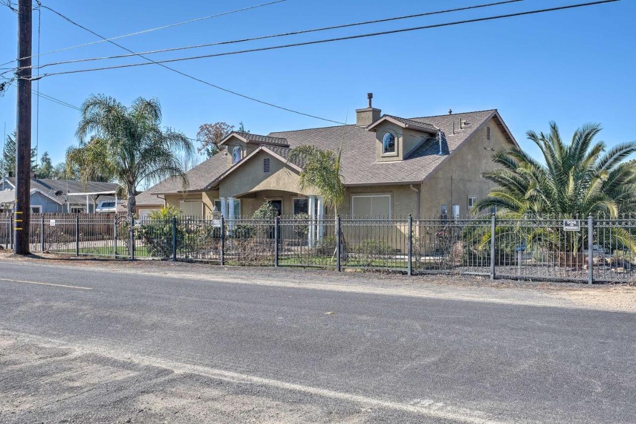 Manteca Home With Gated Yard About 2 Mi To Downtown Eksteriør billede